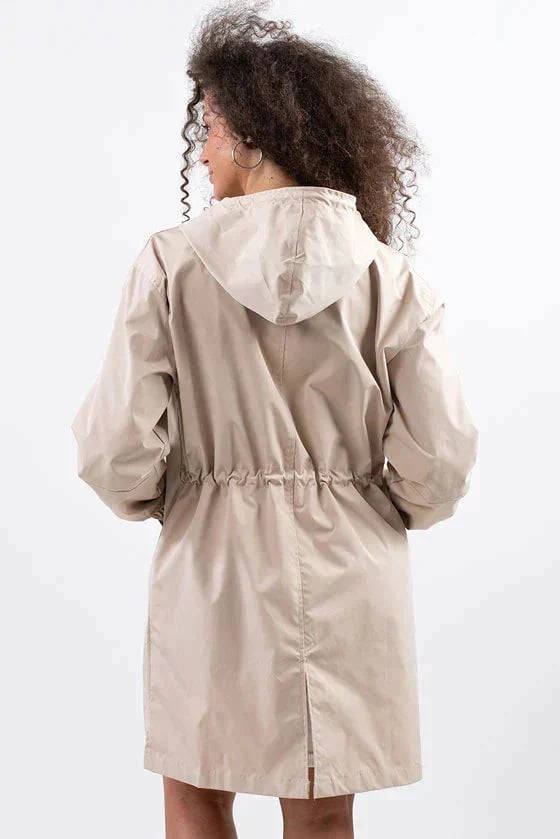 Chaqueta Cortavientos para Mujer con Capucha y Estilo Oversize