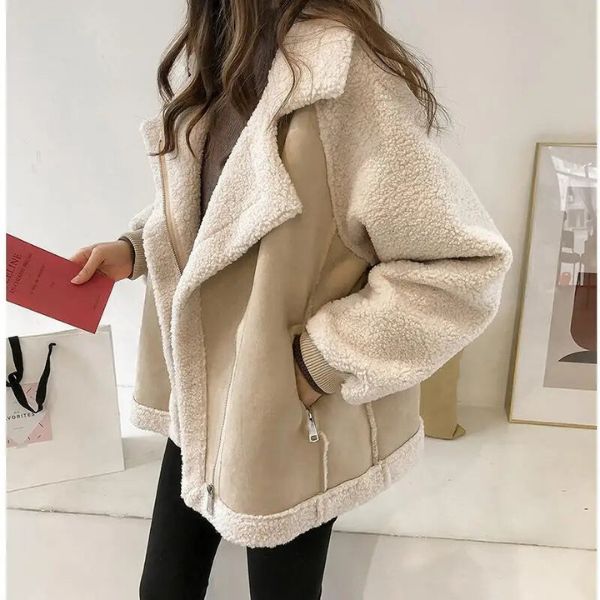 Chaqueta suave con prácticos bolsillos y cremallera