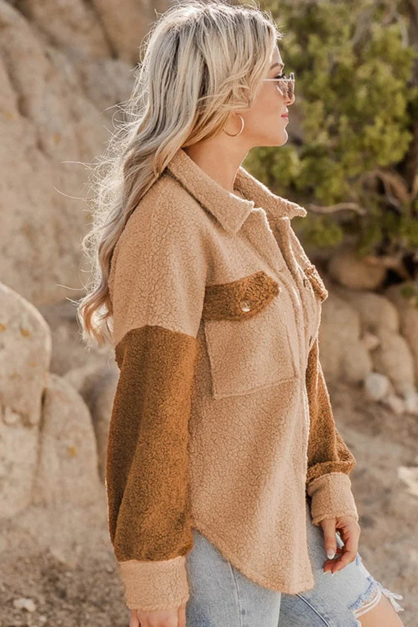 Chaqueta Sherpa Camel Colorblock con Bolsillos de Solapa